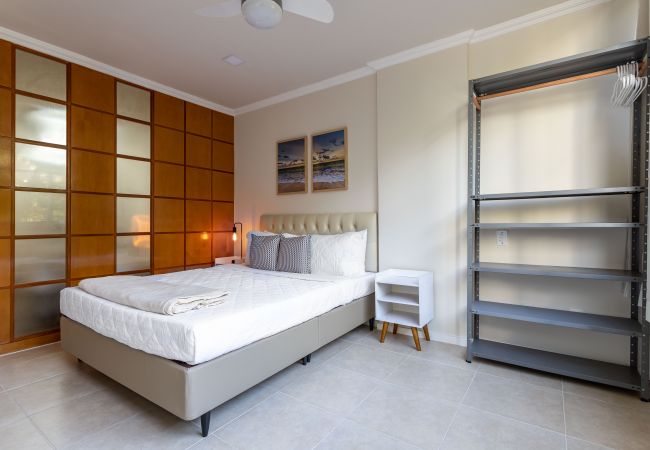 Apartamento em Rio de Janeiro - NSC401 (Zona3)