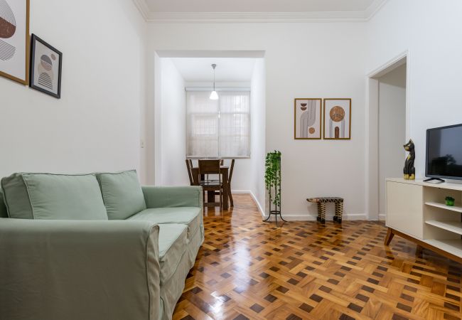 Apartamento em Rio de Janeiro - AP102 (Zona1)