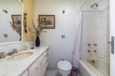Rent by room in São Paulo - Suite Angelica
